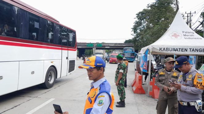 
					Babinsa Bersinergi Berikan Pengamanan dan Pelayanan Di Pos Pam Lebaran