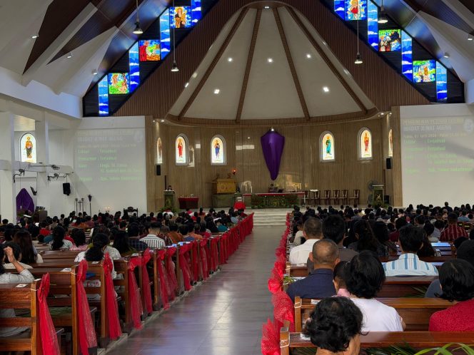 
					Polres Ketapang Laksanakan Pengamanan Minggu Palma Dalam Menyambut Paskah di Gereja Kota Ketapang
