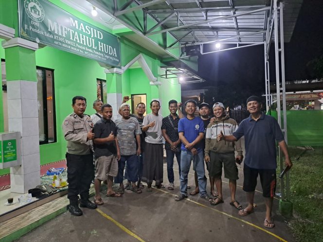 
					Sambang di Masjid Miftahul Huda, Bhabinkamtibmas Ajak Warga Jaga Kamtibmas