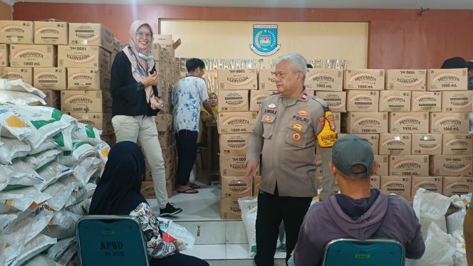 
					Polsek Pamulang Kawal Penyaluran 1.986 Paket Bantuan Pangan di Pamulang Barat, Warga Diajak Jaga Kamtibmas