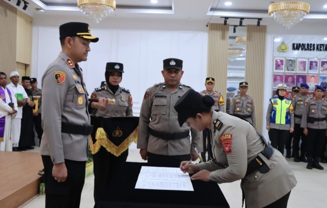 
					Kapolres Ketapang Pimpin Pelantikan Kabag Ren dan Serah terima Jabatan Kapolsek Jajaran di Lingkungan Polres Ketapang