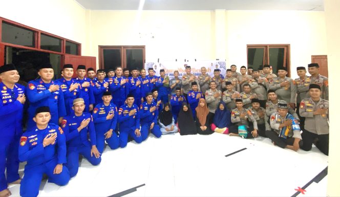 
					Dit Polairud Polda Gorontalo Buka Puasa Bersama Personel dan Anak Yatim Piatu di Musholla Mako