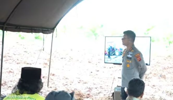 
					Kapolres Cianjur Hadiri Penanaman Jagung Raya Serentak di Mande Secara Daring Bersama Kapolri