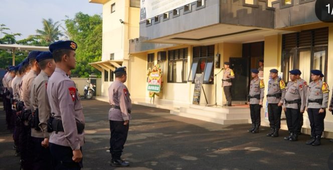 
					Kompol Toha Subakat Tekankan Disiplin dan Perubahan Mindset Saat Apel Pagi