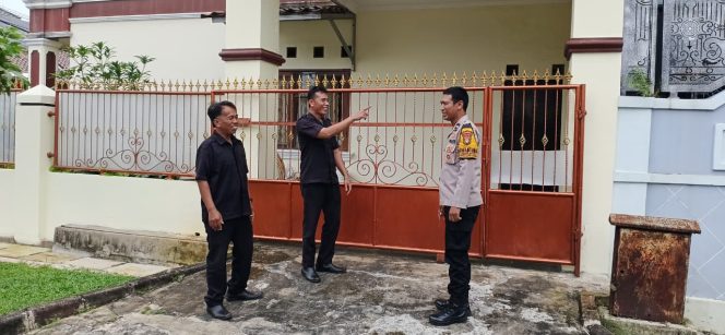 
					Bhabinkamtibmas Pondok Jagung Laksanakan KRYD dan DDS di Perumahan Melati Mas untuk Jaga Kamtibmas