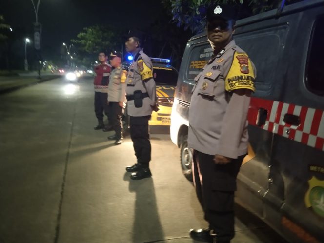 
					Patroli Crossing Polsek Pondok Aren Perkuat Keamanan Perbatasan, Situasi Tetap Kondusif