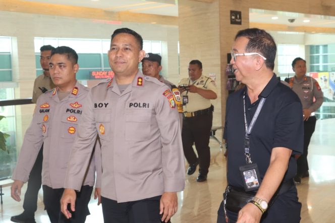 
					Kapolres Tangsel Tinjau Langsung Pengamanan Ibadah Paskah, Pastikan Umat Beribadah dengan Aman dan Khidmat