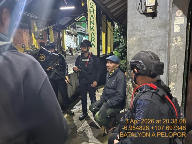 
					Patroli Malam Brimob Sumedang: Pastikan Keamanan Wilayah Tetap Kondusif Hingga Dini Hari