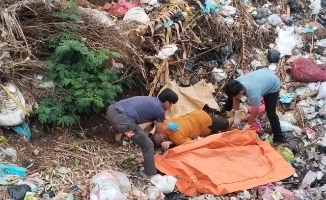 
					Mayat Pria Ditemukan di Sungai Kering Karangpawitan, Polisi lakukan oleh TKP