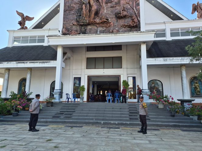 
					Polres Ketapang Laksanakan Pengamanan Ibadah Jumat Agung di Sejumlah Gereja