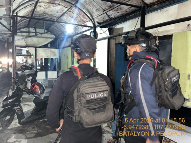 
					Patroli Tengah Malam Brimob Jabar di Sumedang : Menjaga Kondusivitas Hingga Dini Hari