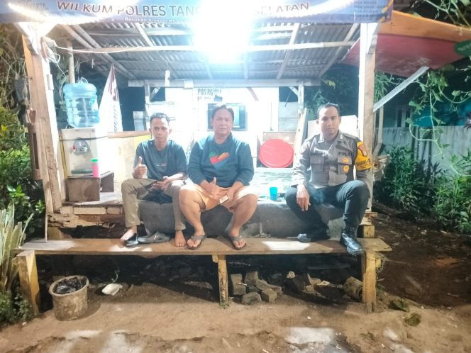 
					Bhabinkamtibmas Lengkong Gudang Aktif Cek Poskamling, Perkuat Keamanan Lingkungan di Serpong
