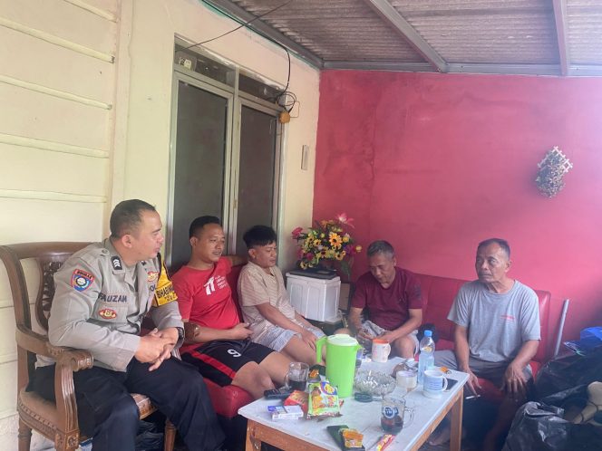 
					Sambang Humanis Bhabinkamtibmas Sukabakti, Perkuat Keamanan dan Kepedulian Lingkungan Warga