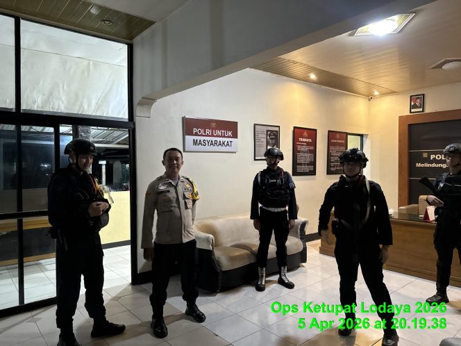 
					Brimob Jabar Siaga Minggu Malam : Patroli Harkamtibmas Jaga Kondusifitas