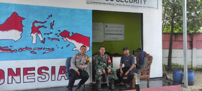 
					Babinsa Koramil 14/Panongan Aktif Komsos, Ajak Warga Perkuat Keamanan Lingkungan