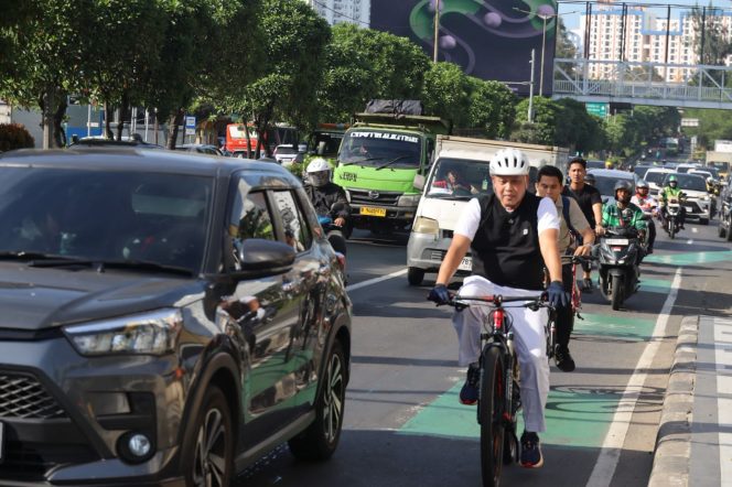 
					Gunakan Sepeda ke Kantor, Walikota Bekasi Pantau WFH dan Dorong Efisiensi Energ