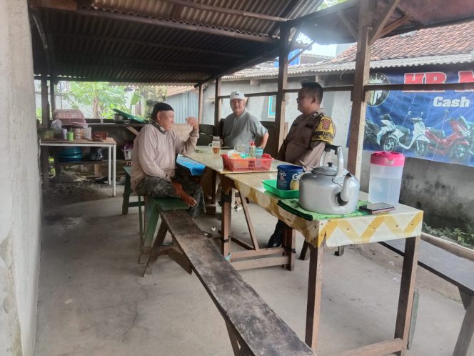 
					Cooling System Polsek Cisauk Sambangi Tokoh Masyarakat, Gaungkan Jaga Jakarta+ di Desa Cibogo