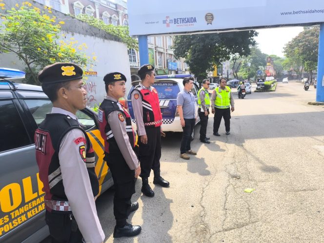 
					Patroli Siang Hari Polsek Kelapa Dua, Perkuat Keamanan dan Hadirkan Rasa Aman