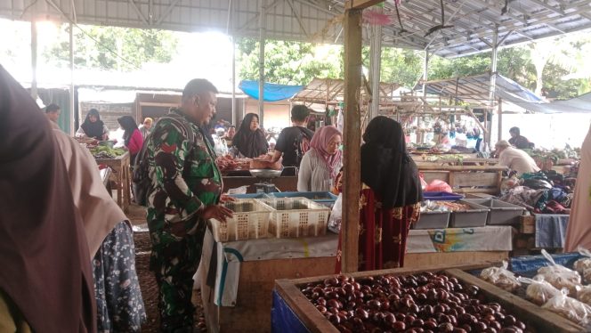 
					Babinsa Koramil 14/Panongan Monitoring Harga Sembako Sekaligus Komsos dengan Pedagang dan Warga di Pasar Tradisional Ranca Iyuh