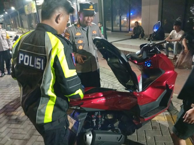 
					Patroli Cipta Kondisi Polsek Pondok Aren, Jaga Keamanan Wilayah Agar Tetap Kondusif