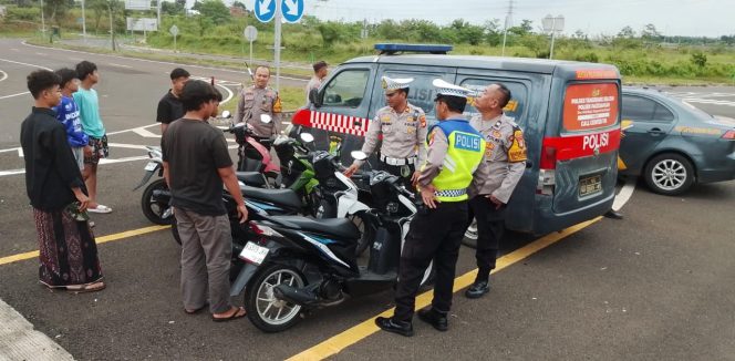 
					Patroli KRYD Skala Sedang Polsek Pagedangan, Ciptakan Situasi Kamtibmas Kondusif