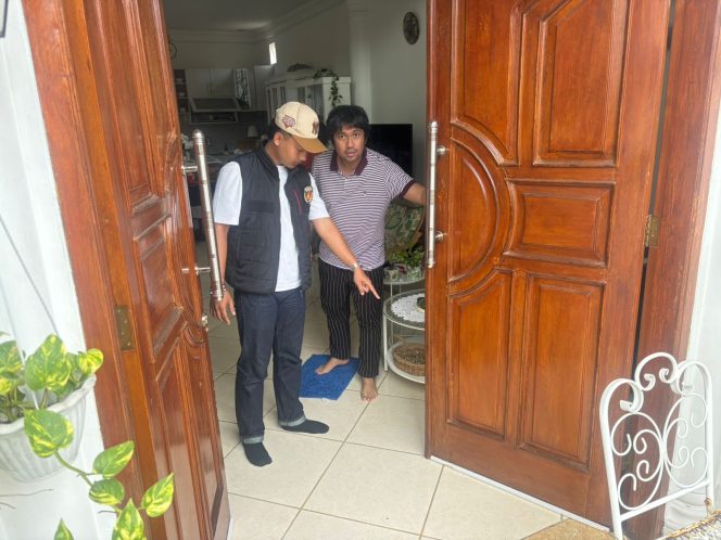 
					Polsek Ciputat Timur Cek TKP Dugaan Pencurian dengan Pemberatan di Pisangan