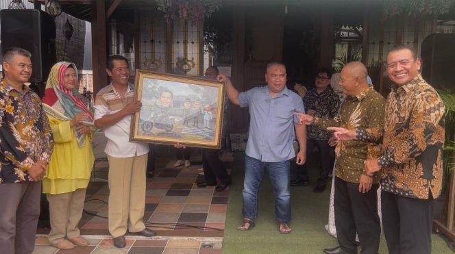 
					Polsek Ciputat Timur Hadiri Halal Bihalal dan Pelepasan Anggota Koramil yang Purna Tugas