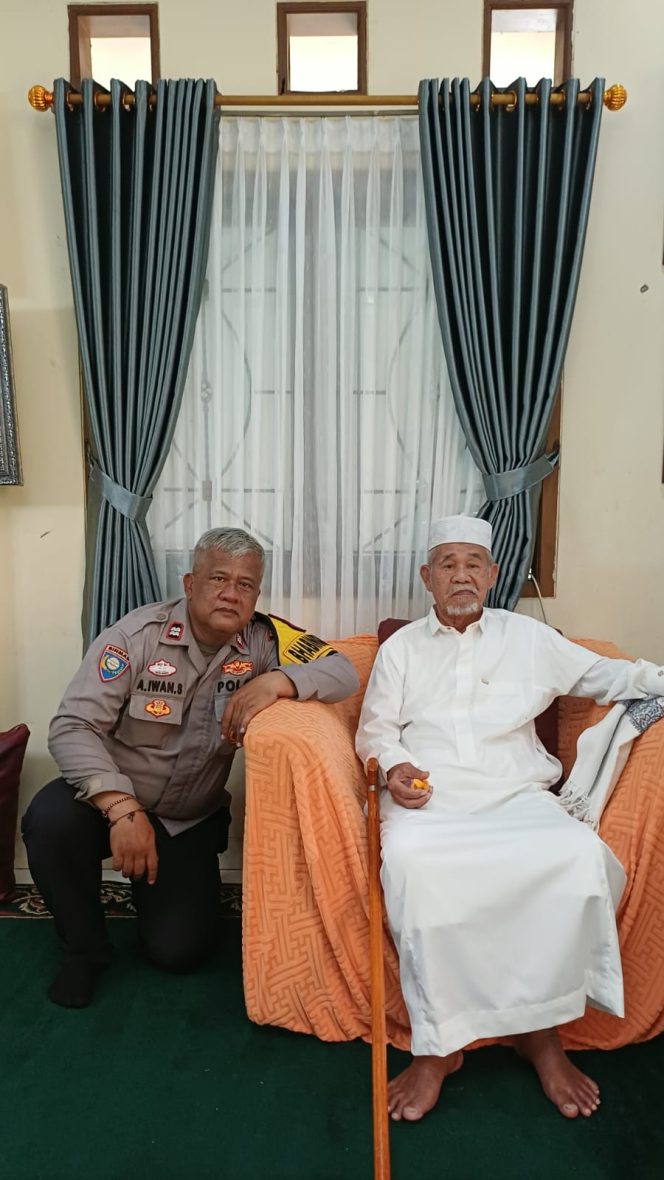 
					Pengamanan Halal Bihalal dan Pelepasan Jamaah Haji, Bhabinkamtibmas Pastikan Kegiatan Berjalan Aman dan Khidmat