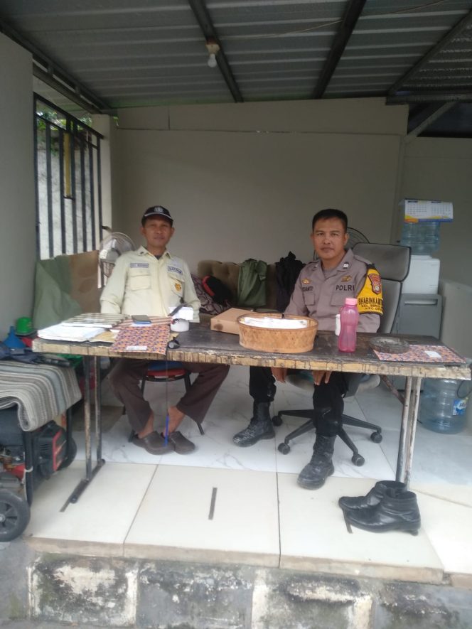 
					Cooling System Humanis, Bhabinkamtibmas Serua Indah Sambangi Warga Perumahan Rooswod