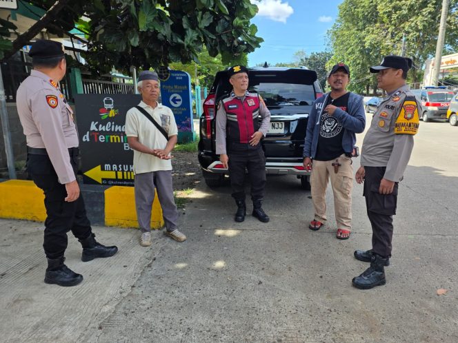 
					Patroli Strong Point Siang Polsek Serpong, Hadirkan Rasa Aman di Tengah Aktivitas Warga