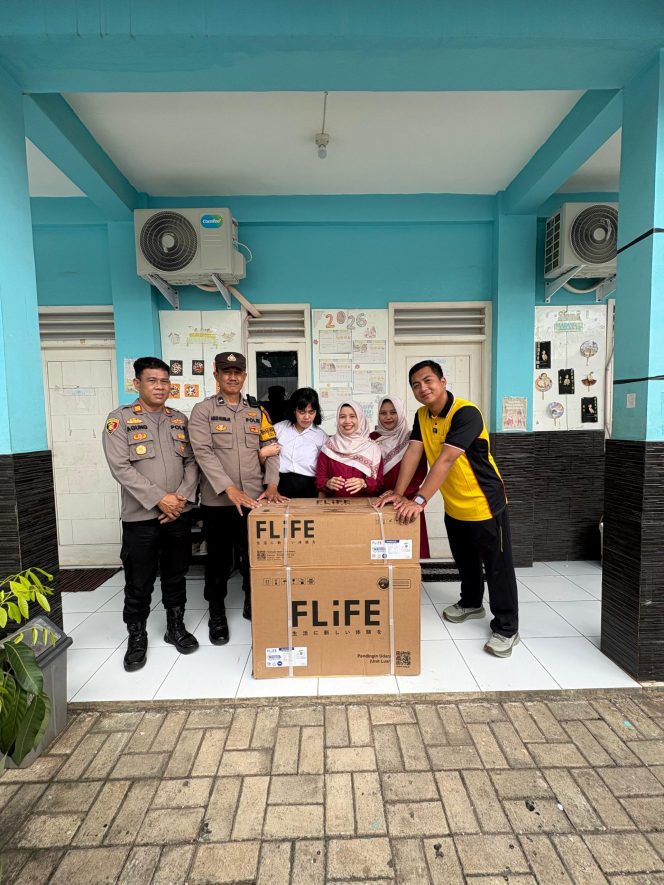 
					Polsek Curug Peduli Pendidikan: Kapolsek Serahkan Bantuan AC untuk Sekolah Khusus Pelangi Anakku