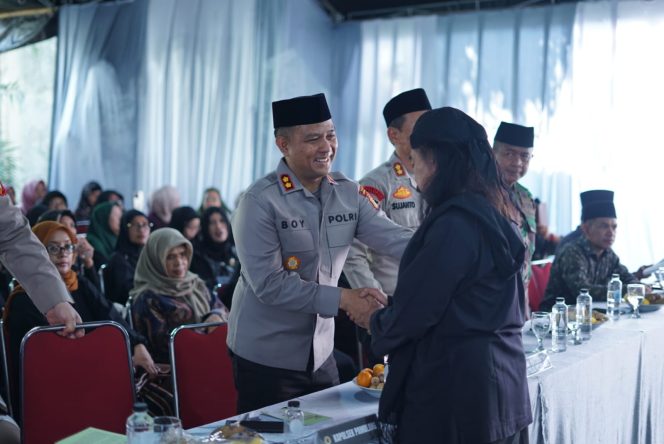 
					Bedah Buku “Perbedaan Pendapat” di Ponpes Umul Quro, Kapolres Tangsel Ajak Warga Jaga Kebersamaan