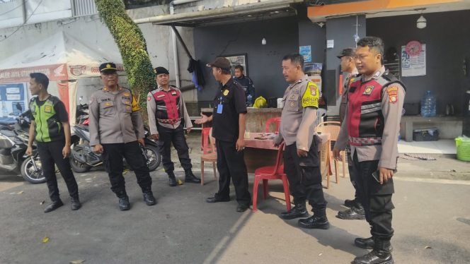 
					Patroli Jalan Kaki Polsek Pamulang, Hadirkan Rasa Aman di Pusat Aktivitas Warga