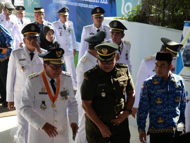 
					Perkuat Sinergi Pembangunan,  Kasdim 0510/Trs Hadiri Upacara Hari Otonomi Daerah ke-30