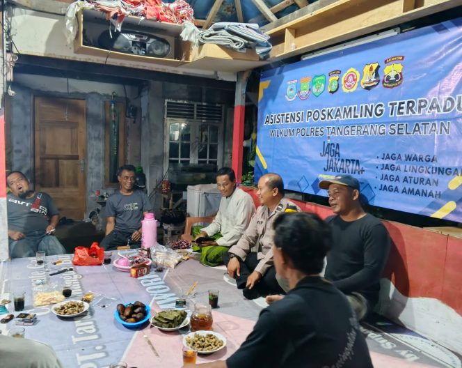 
					Aktifkan Siskamling, Bhabinkamtibmas Pakujaya Cek Poskamling Terpadu Demi Keamanan Lingkungan