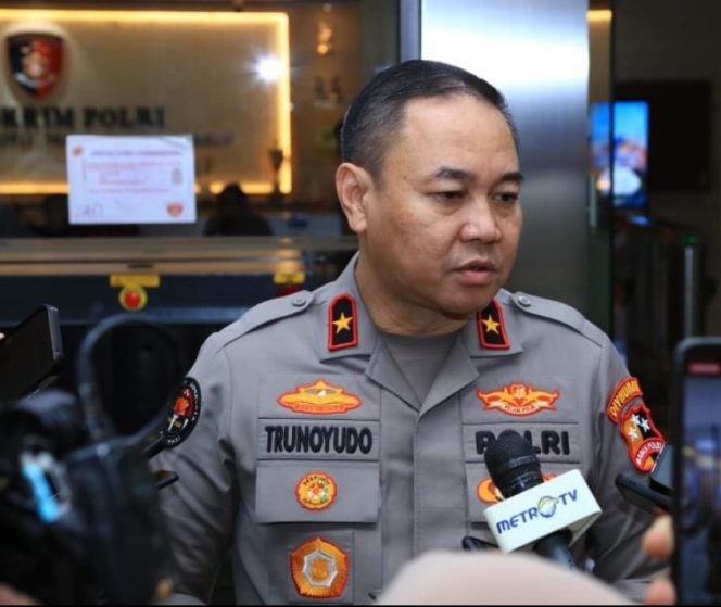 
					Polri Kerahkan Personel ke Papua Tengah dan Maluku Utara Guna Perkuat Keamanan