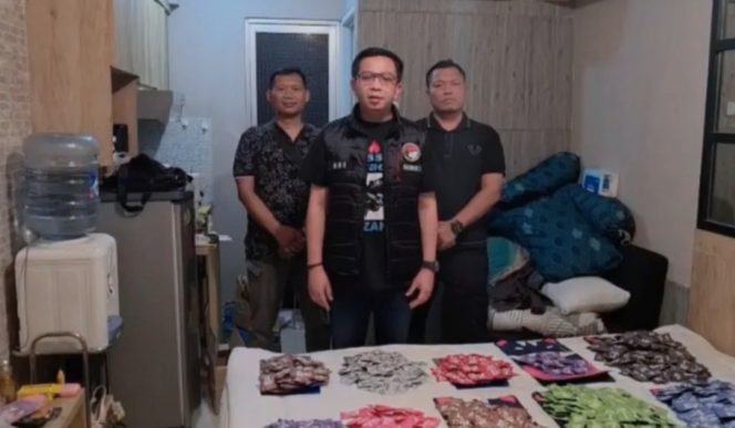 
					Polda Metro Jaya Gagalkan Peredaran 1.409 Vape Etomidate di Jakarta Timur, 1 Wanita Diamankan