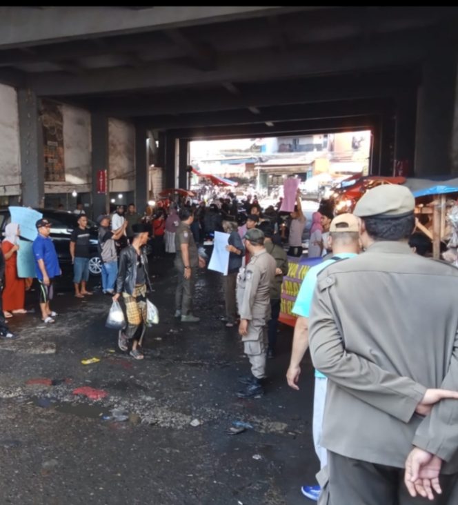 
					Penertiban Parkir Liar dan PKL di Pasar Ciputat, Aparat Gabungan Turun Tangan Demi Kelancaran Lalu Lintas