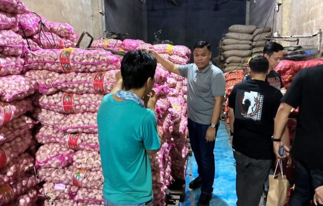 
					Bareskrim Polri Bongkar Penyelundupan 23 Ton Bawang dan Cabai di Pontianak Kalimantan Barat 