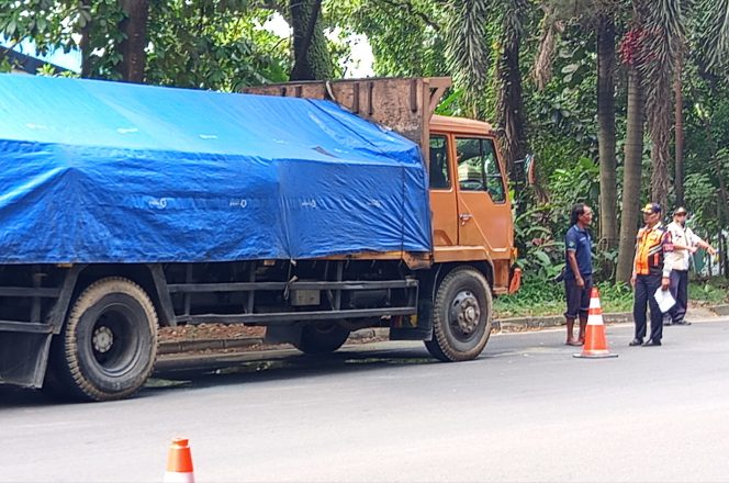 
					Dishub Tangsel Tertibkan Kendaraan Berat Langgar Jam Operasional, 24 Unit Terjaring Razia Gabungan