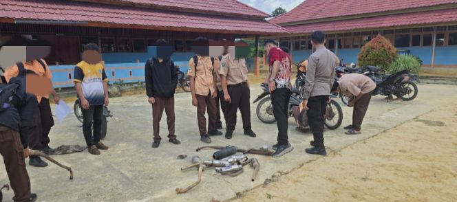 
					Tak Ada Ampun! Polisi Tertibkan Knalpot Brong di Sekolah, 14 Motor Terjaring