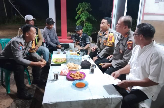 
					Kasat Binmas Bersama Kapolsek Delta Pawan Polres Ketapang Laksanakan Patroli dan Monitoring di Kelurahan Sukaharja