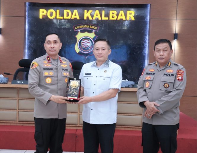 
					Wakapolda Kalbar Buka Penelitian Sespim Lemdiklat Polri: Transformasi Kepemimpinan Hadapi Tantangan Dunia Baru