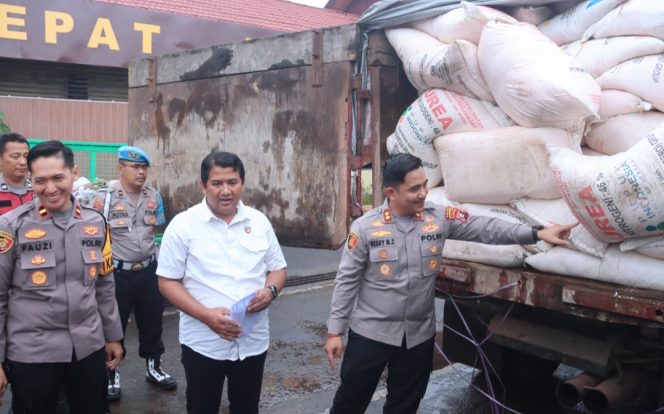
					Polres Kotim Ungkap Kasus Tindak Pidana Bidang Ekonomi Penyalahgunaan Pupuk Bersubsidi.