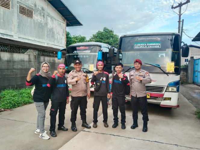
					Polisi Lakukan Monitoring dan Pelayanan Keberangkatan Buruh May Day 2026, Ribuan Massa Melintas Aman dan Tertib