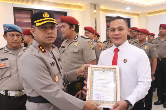 
					Ungkap Kasus hingga Aksi Heroik, 48 Personel Raih Penghargaan Dari Kapolres Tangsel
