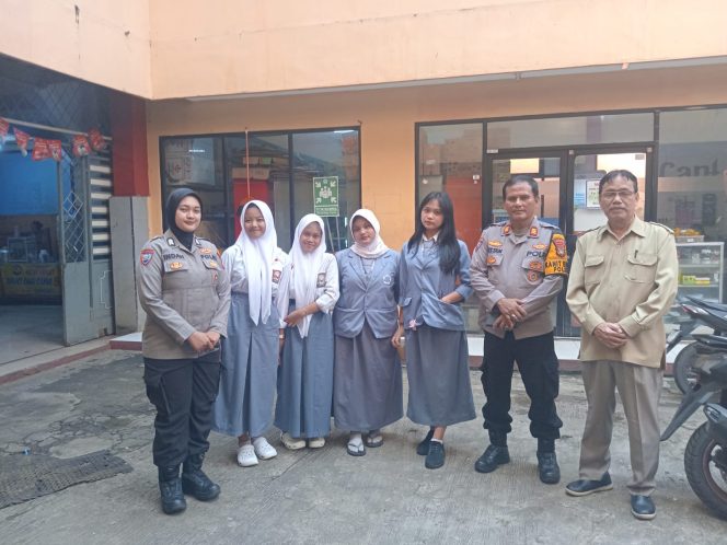 
					Polsek Ciputat Timur Gelar Penyuluhan CETAR di SMK 2 Aldiana Nusantara, Tekankan Kelulusan Tanpa Euforia Negatif