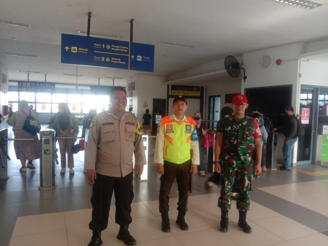 
					Pengamanan Antisipasi Keberangkatan Massa Aksi Unjuk Rasa ke Jakarta dan Penyekatan di Wilayah Cisauk