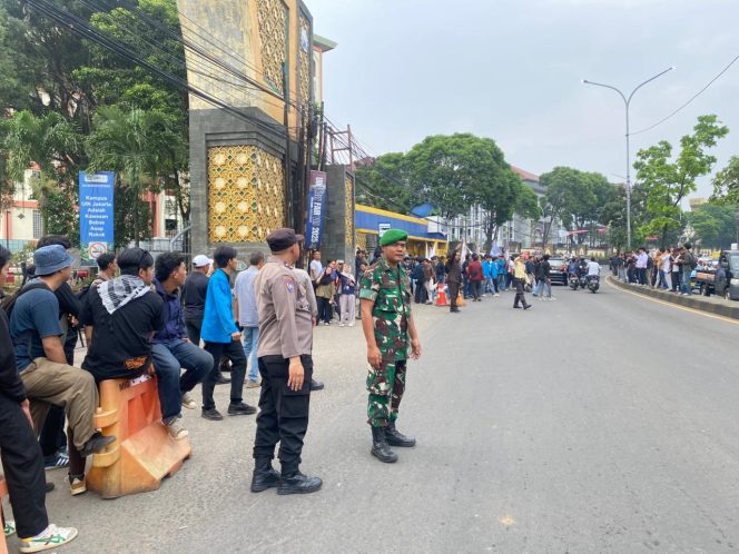 
					Polsek Ciputat Timur laksanakan Pelayanan Unjuk Rasa Mahasiswa UIN Jakarta