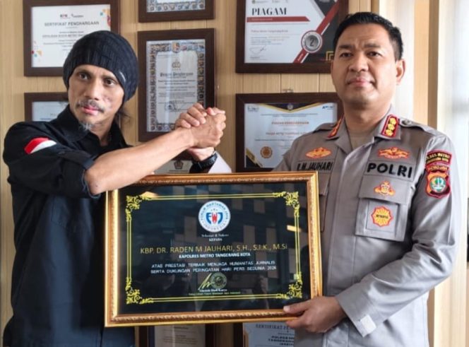 
					FWJ Indonesia Serahkan 2 Piagam Penghargaan di Kota Tangerang, Siapa Saja Yang Layak diBerikan?
